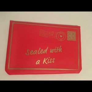 Ipsy February 2021 Glam Bag make-up 
Ipsy glam bag
New 
Never Used